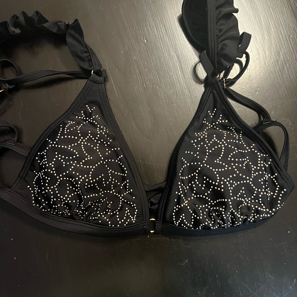 Women’s medium swim top